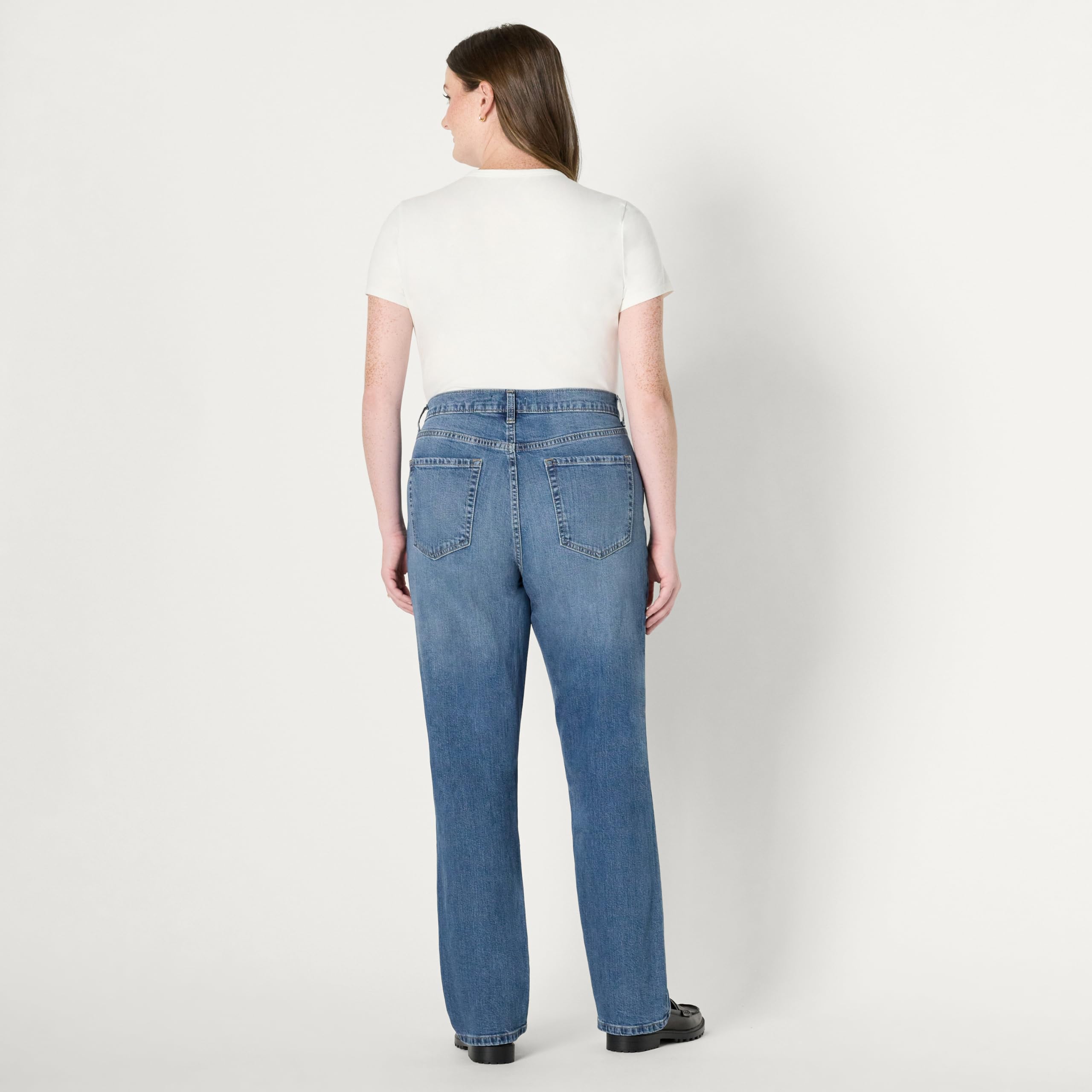 Amazon Essentials Women's Medium Stretch Slim-Fit Mid-Rise Straight Leg Jeans