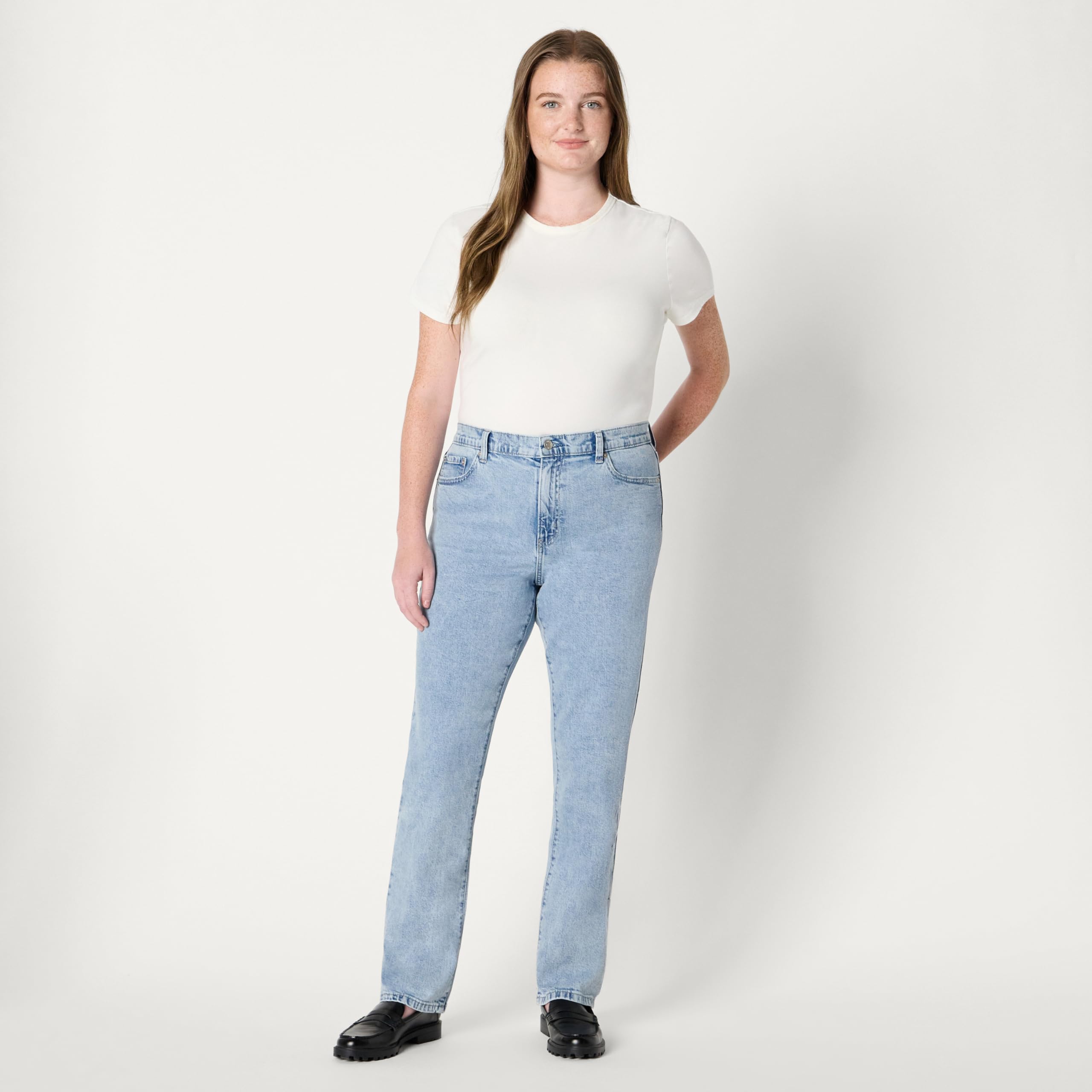 Amazon Essentials Women's Medium Stretch Slim-Fit Mid-Rise Straight Leg Jeans