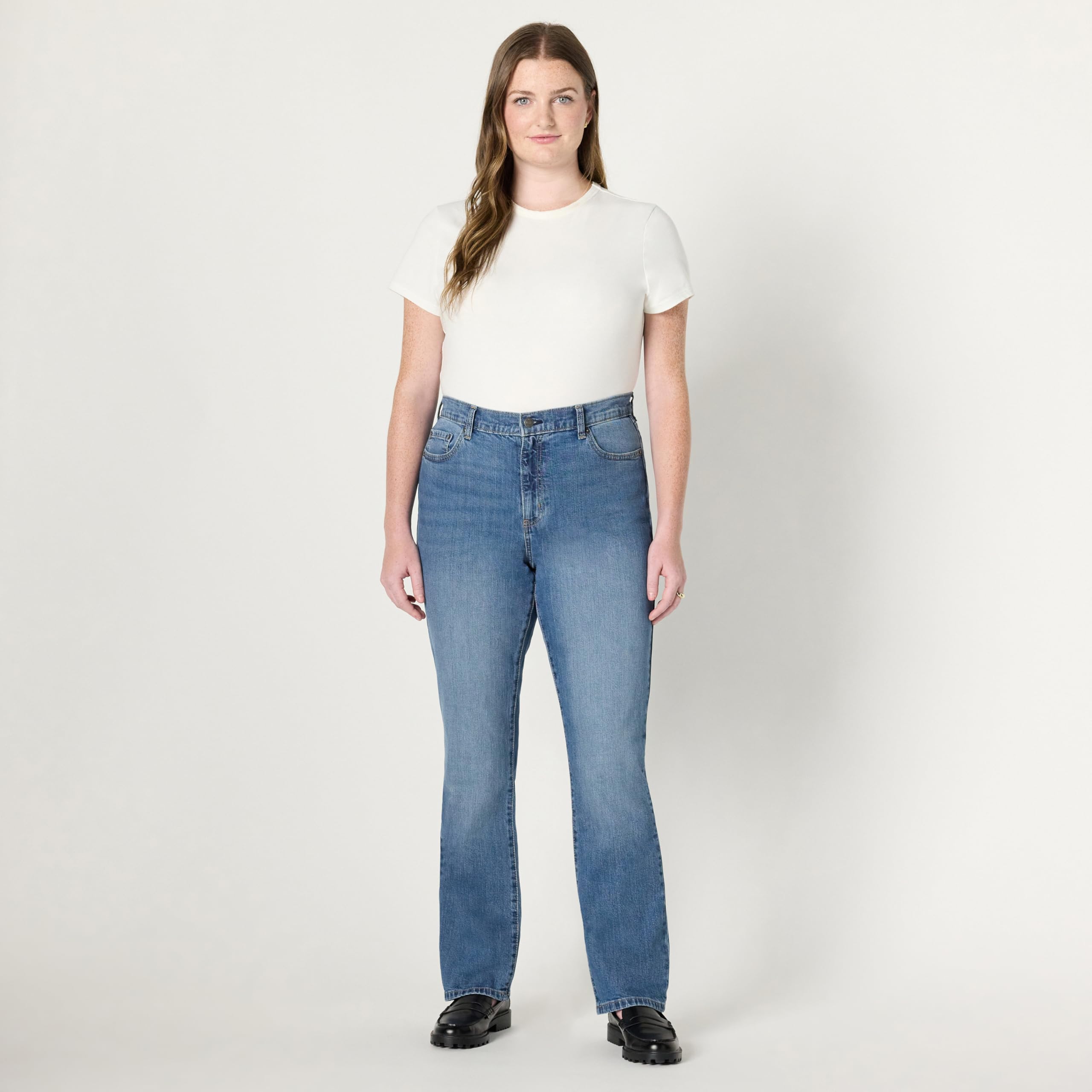Amazon Essentials Women's Medium Stretch Slim-Fit Mid-Rise Straight Leg Jeans