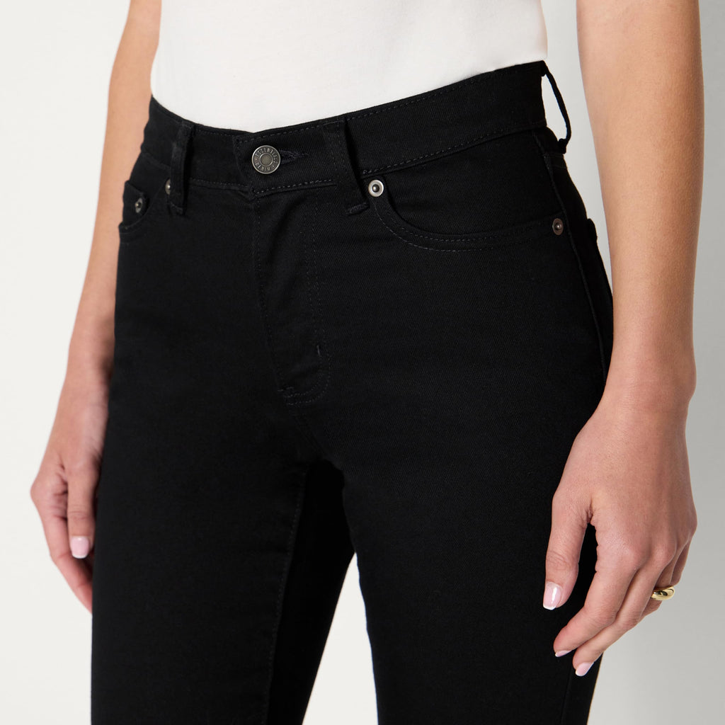 Amazon Essentials Women's Medium Stretch Slim-Fit Mid-Rise Straight Leg Jeans